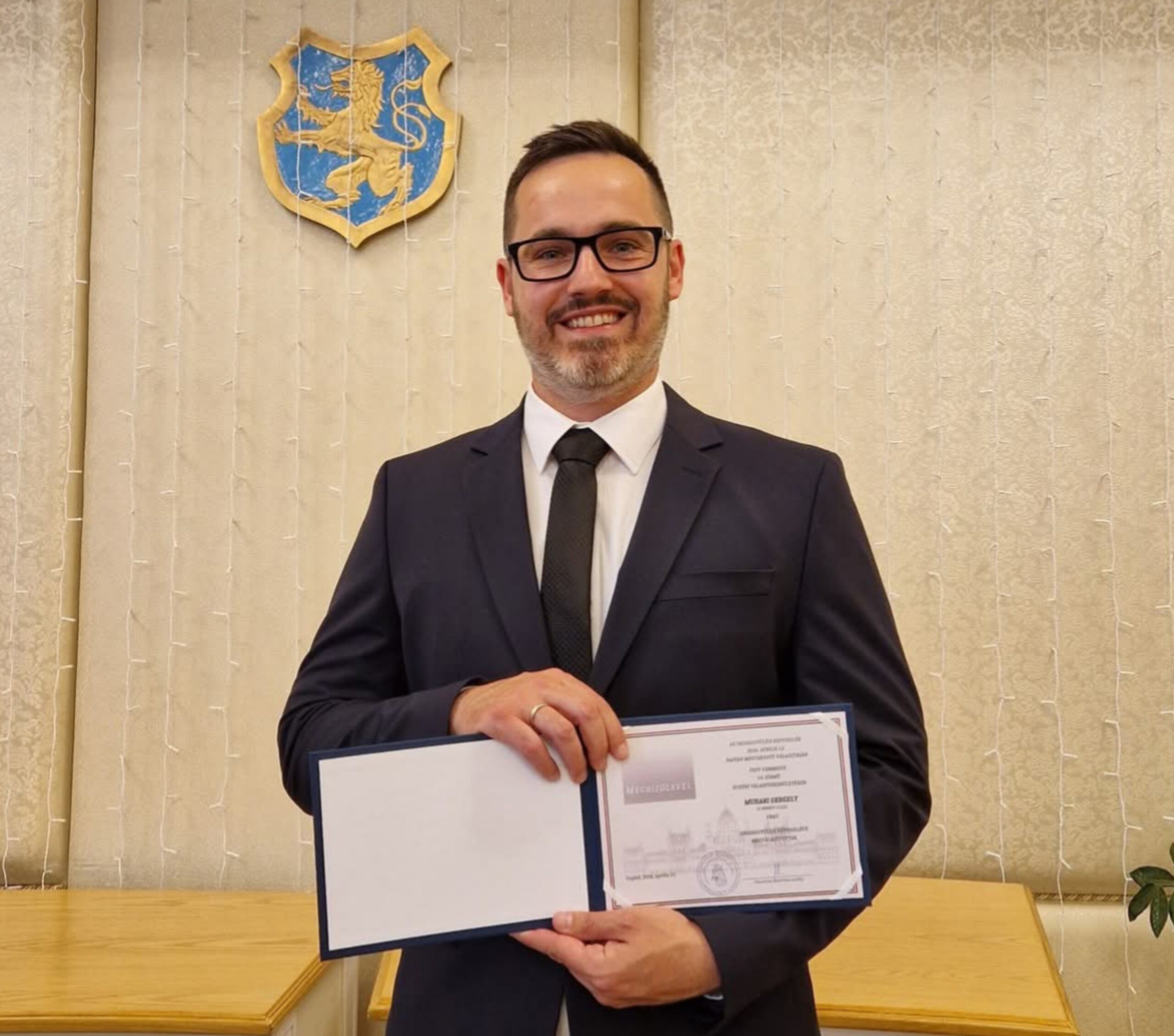 Átvette képviselői megbízólevelét Muhari Gergely