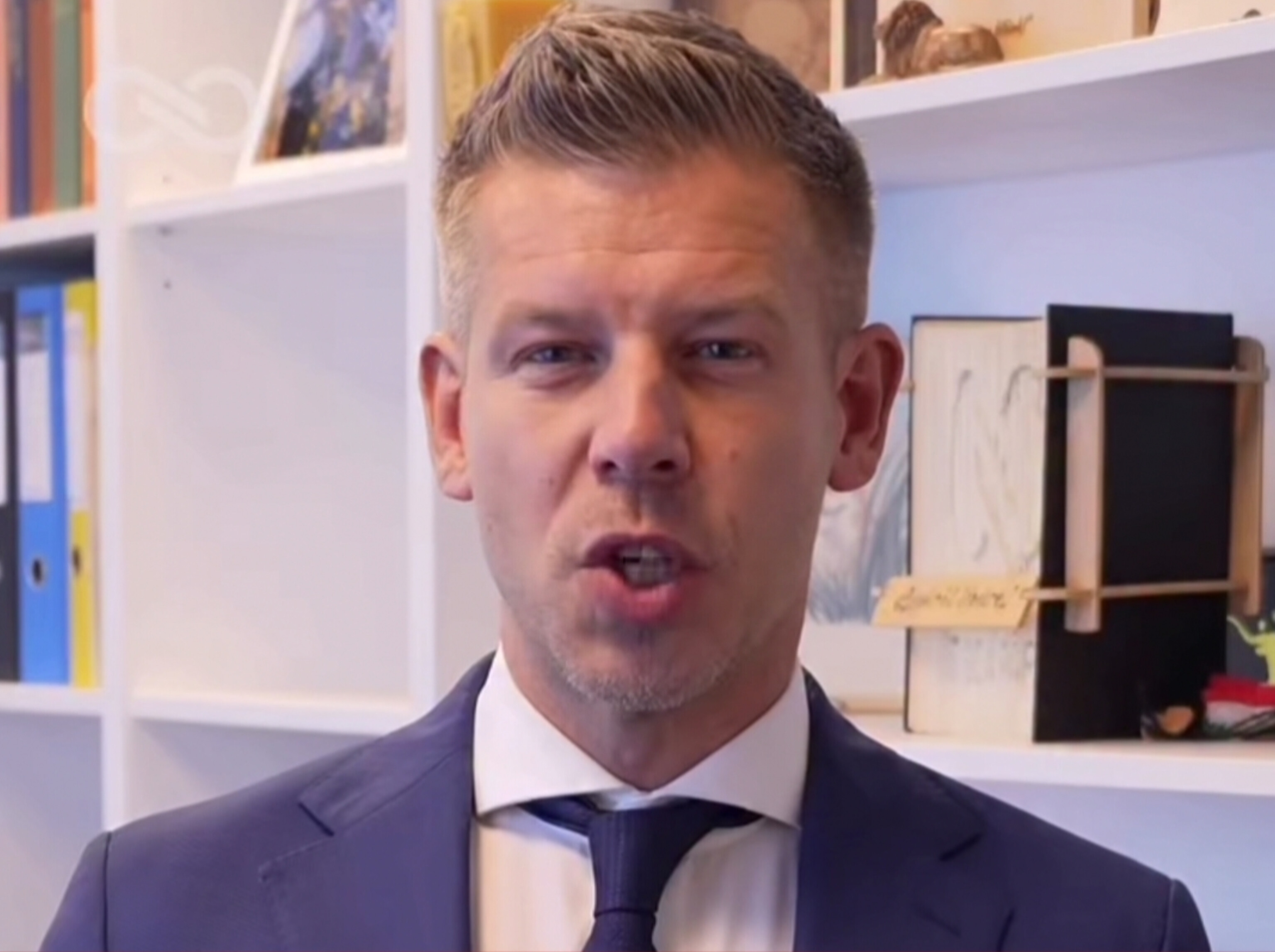 Magyar Péter: Azonnali zárlatot a kimenekített milliárdokra, a hatóságoknak cselekedniük kell