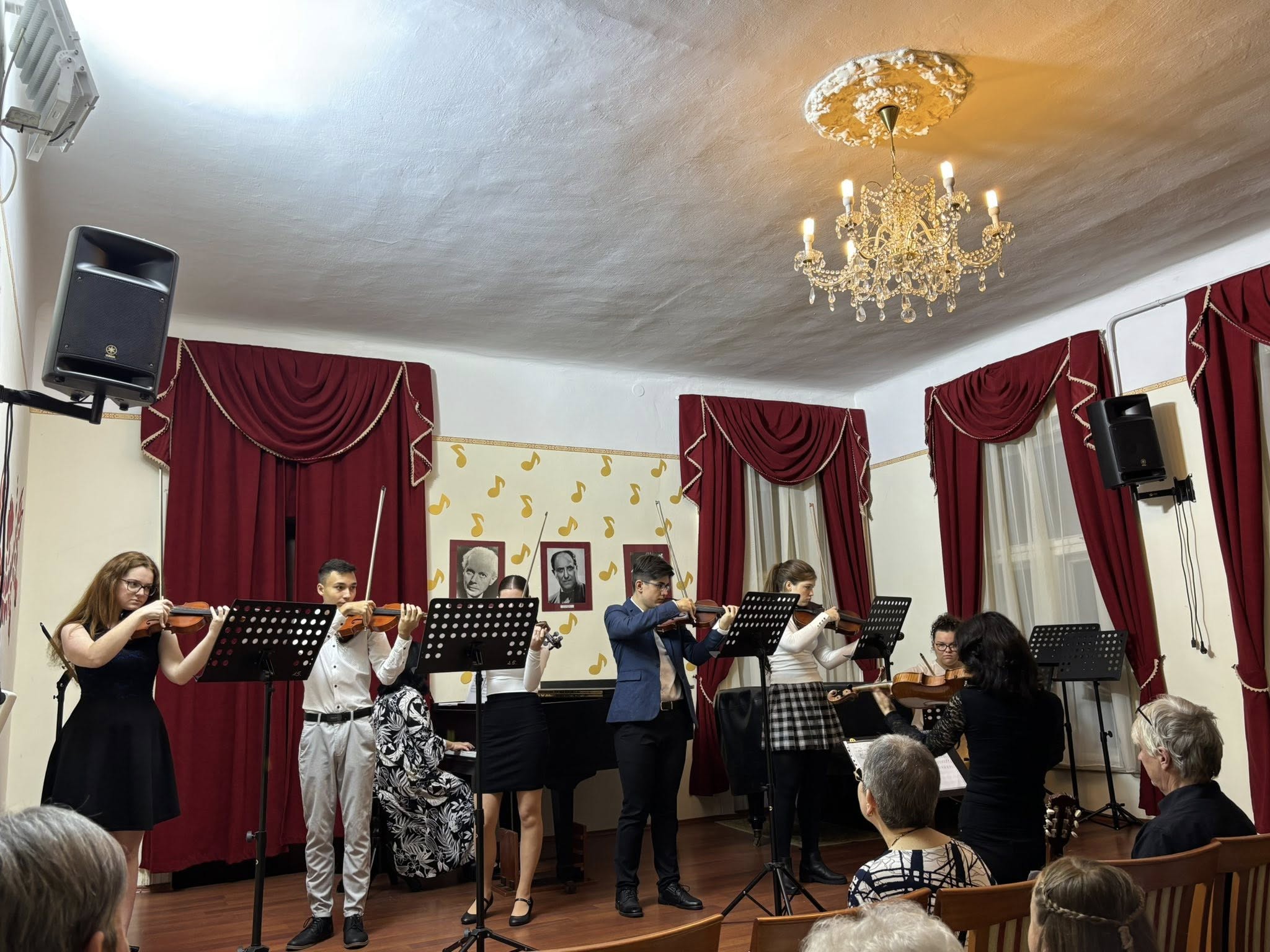 Jeunesses – „Ifjú Zenebarátok” hangverseny: dallamokkal telt meg a Weiner Leó Zeneiskola