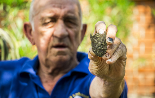 75. születésnapját ejtőernyőzéssel ünnepelné az abonyi Végvári József