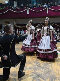 Eljött a szalagtűzők-szalagavatók ideje