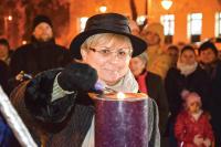 ABONY: Meggyújtottuk a hit gyertyáját a városi adventi koszorún