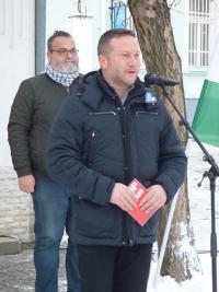 „Dolgozzanak a fideszesek 400 órát”