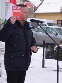 „Dolgozzanak a fideszesek 400 órát”