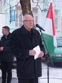 „Dolgozzanak a fideszesek 400 órát”