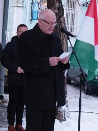 „Dolgozzanak a fideszesek 400 órát”