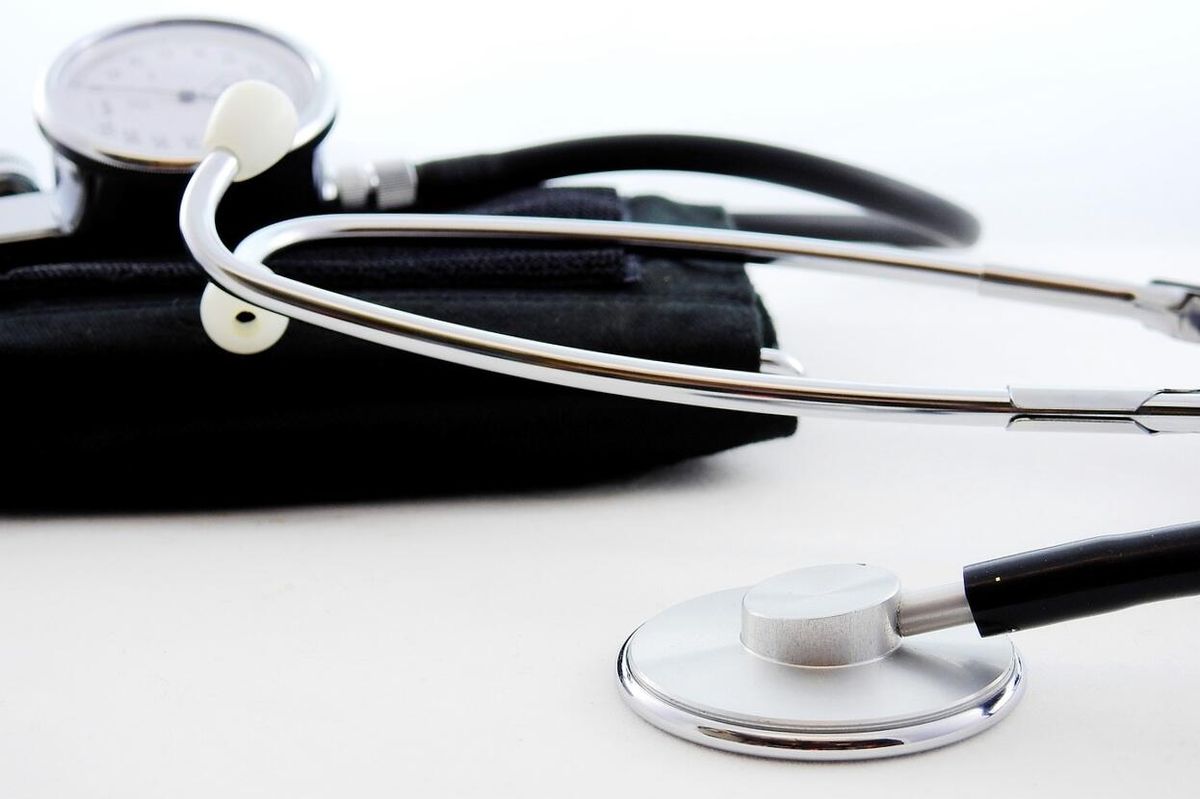 Miért jelenhet meg vér a székletben?