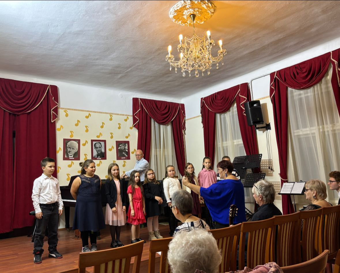 Jeunesses – „Ifjú Zenebarátok” hangverseny: dallamokkal telt meg a Weiner Leó Zeneiskola