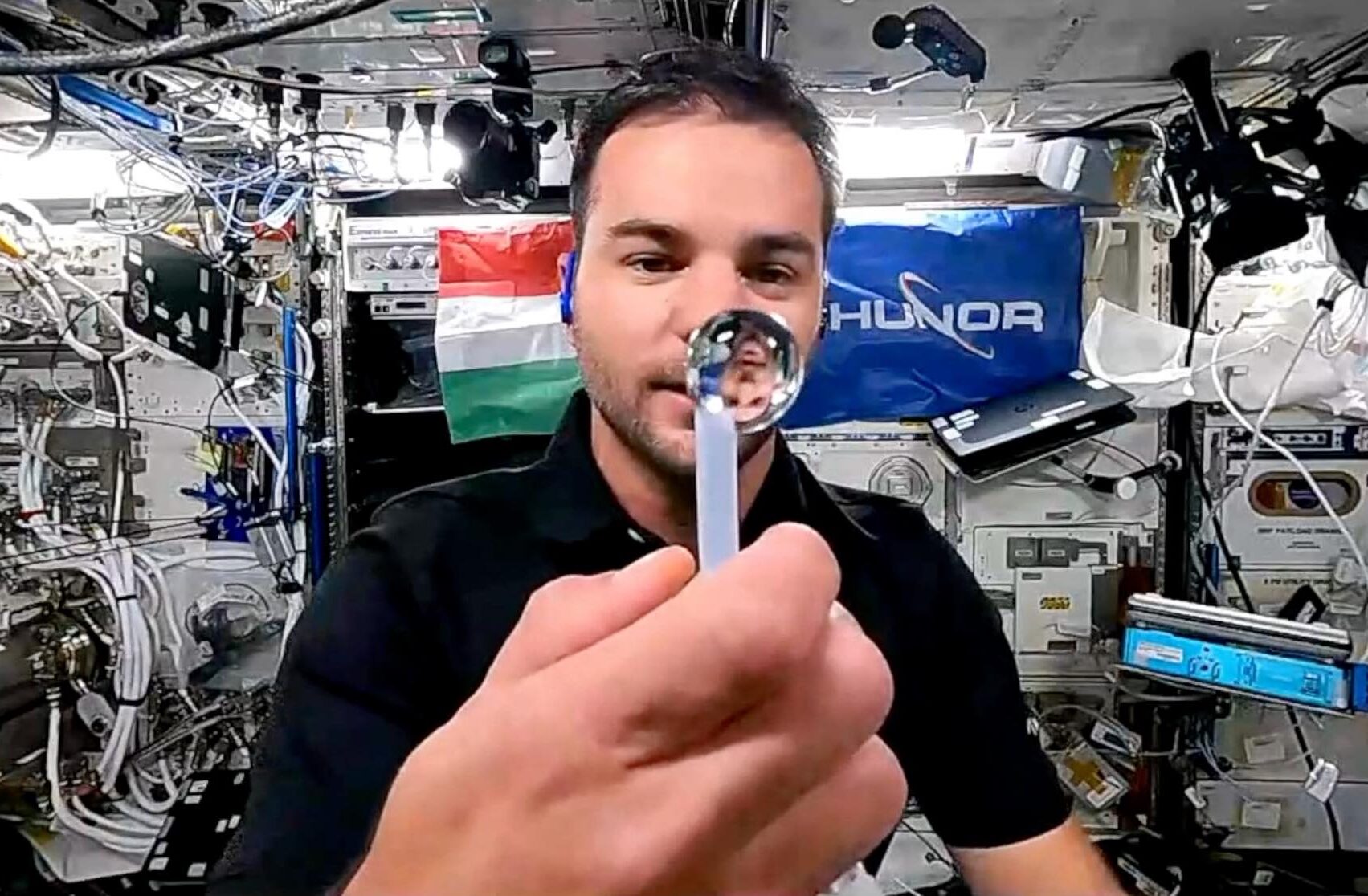 Kapu Tibor már az űrben kísérletezik