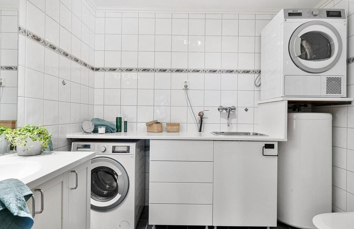 Hogyan alakíts át egy kis helyiséget sokoldalú mosókonyhává?